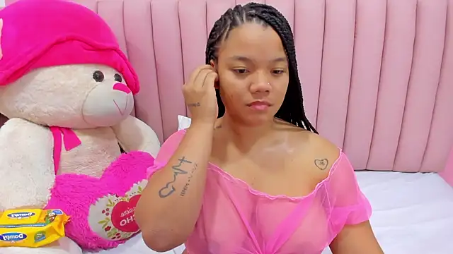 ISABELLA 020 online show from October 9, 12:25 pm