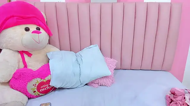 ISABELLA 020 online show from December 2, 1:17 pm