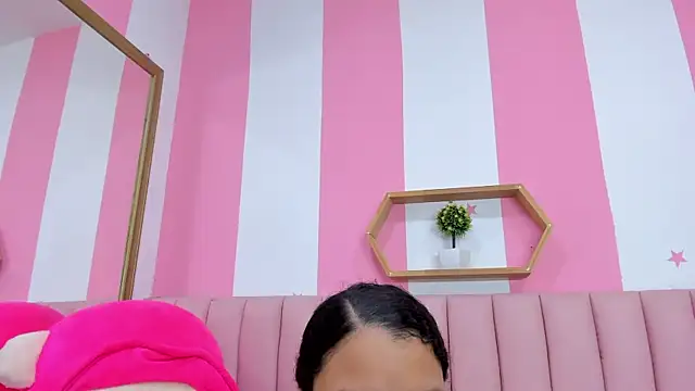 ISABELLA 020 online show from December 5, 2:25 pm