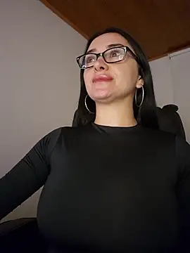 preetypeach online show from February 2, 2:43 am