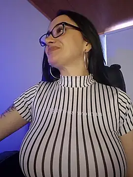 preetypeach online show from February 10, 8:02 pm