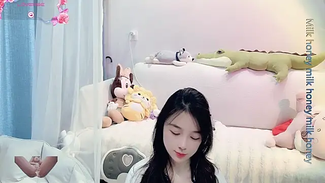 AKiKi711 online show from January 18, 2:36 am