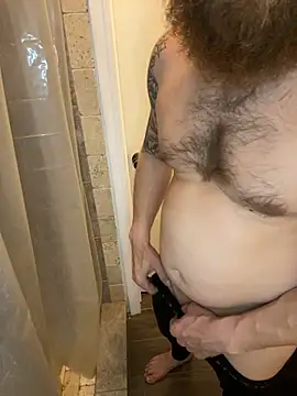 Snapshot of whitehammer94u chatting on January 14, 4:57 am whitehammer94u online show from January 14, 4:57 am