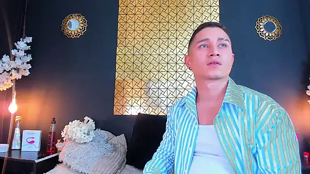 Snapshot of francesco_evan chatting on March 18, 7:42 pm francesco evan online show from March 18, 7:42 pm