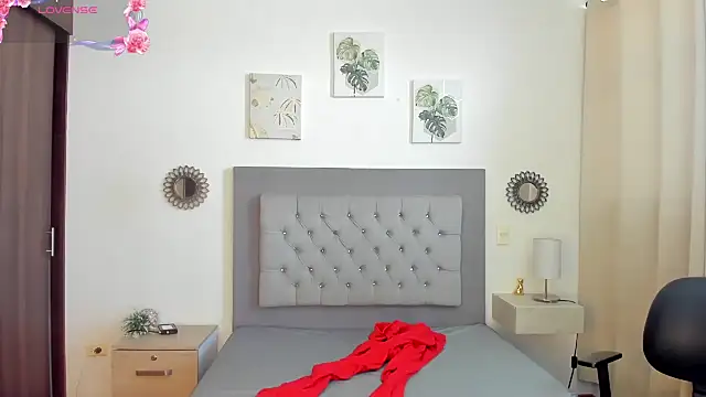 Kylie2211 online show from October 2, 8:38 pm