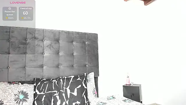 Kylie2211 online show from November 13, 5:45 pm