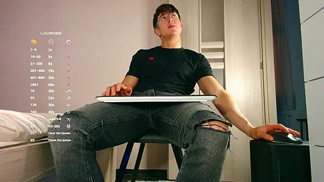 ChristianLevine  online show from December 3, 4:49 pm