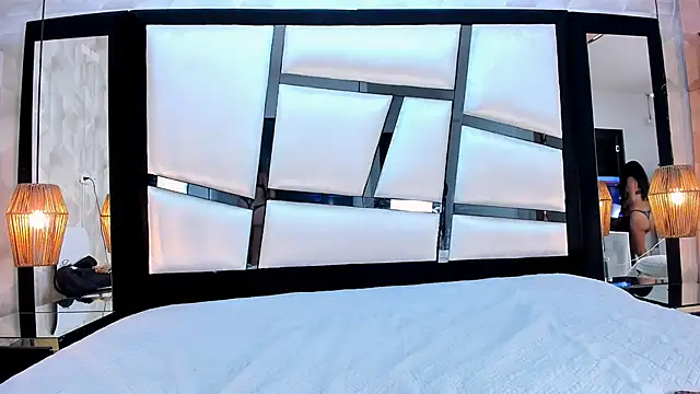 LiaObrien online show from February 19, 9:22 pm