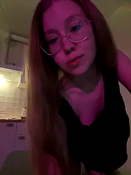 Eva Weyne online show from December 7, 7:10 pm