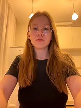 Eva Weyne online show from October 2, 8:27 pm