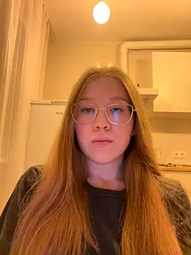 Eva Weyne online show from November 17, 8:25 pm