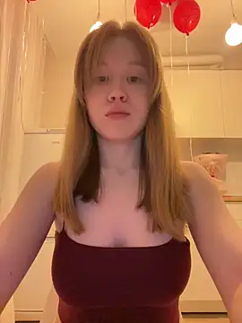 Snapshot of Eva_Weyne chatting on April 2, 8:28 pm Eva Weyne online show from April 2, 8:28 pm