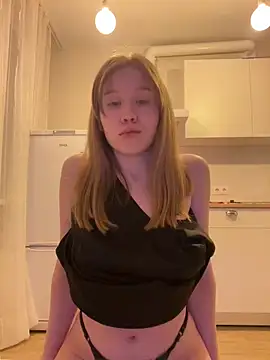 Snapshot of Eva_Weyne chatting on April 5, 7:55 pm Eva Weyne online show from April 5, 7:55 pm