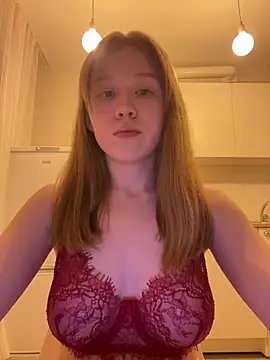 Snapshot of Eva_Weyne chatting on April 8, 7:58 pm Eva Weyne online show from April 8, 7:58 pm