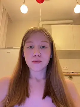 Snapshot of Eva_Weyne chatting on April 9, 8:47 pm Eva Weyne online show from April 9, 8:47 pm