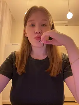 Snapshot of Eva_Weyne chatting on April 12, 8:36 pm Eva Weyne online show from April 12, 8:36 pm