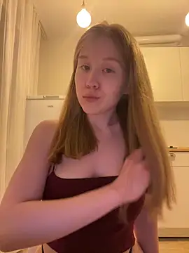 Snapshot of Eva_Weyne chatting on June 5, 9:20 pm Eva Weyne online show from June 5, 9:20 pm