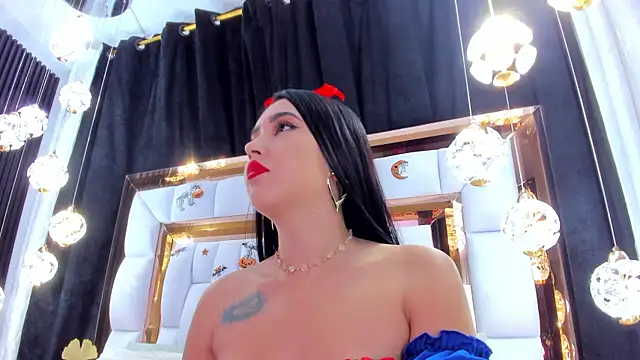 Snapshot of SarayRoyse chatting on October 31, 7:26 pm SarayRoyse online show from October 31, 7:26 pm