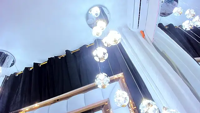 SarayRoyse online show from December 2, 7:20 pm