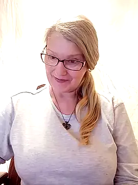 irinamaux online show from February 9, 6:54 am