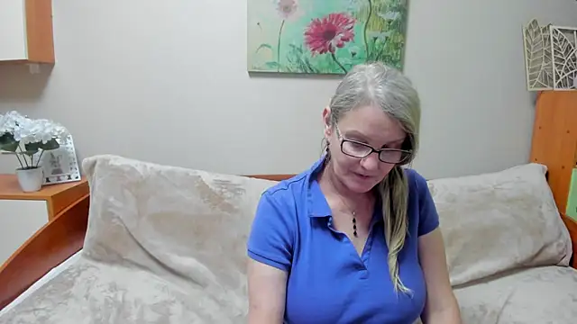 irinamaux online show from February 15, 9:16 am