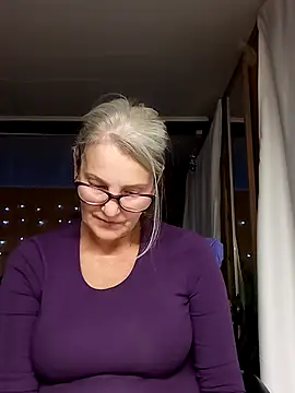 irinamaux online show from October 1, 7:20 pm