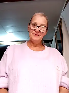 irinamaux online show from October 27, 4:44 pm