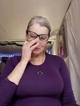 irinamaux online show from November 28, 1:14 pm