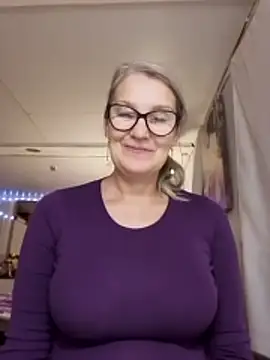 irinamaux online show from December 4, 8:56 am