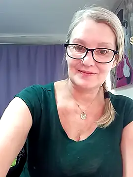 Snapshot of irinamaux chatting on March 4, 9:48 am irinamaux online show from March 4, 9:48 am