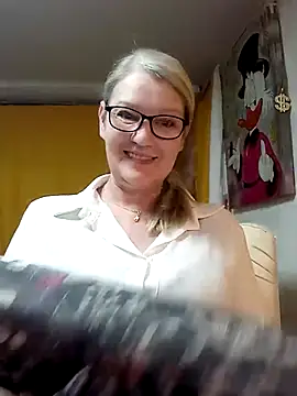 Snapshot of irinamaux chatting on March 10, 4:50 am irinamaux online show from March 10, 4:50 am