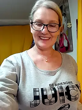 Snapshot of irinamaux chatting on March 11, 4:57 pm irinamaux online show from March 11, 4:57 pm
