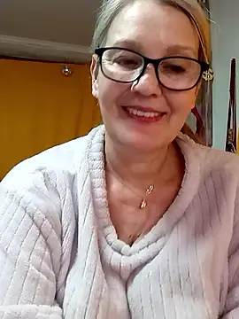 Snapshot of irinamaux chatting on March 15, 11:05 am irinamaux online show from March 15, 11:05 am