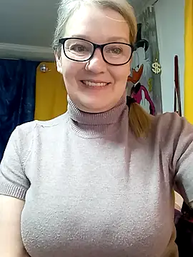 Snapshot of irinamaux chatting on March 17, 3:44 am irinamaux online show from March 17, 3:44 am