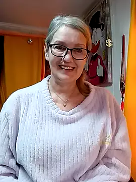 Snapshot of irinamaux chatting on March 21, 8:19 am irinamaux online show from March 21, 8:19 am