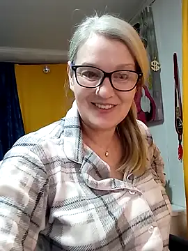 Snapshot of irinamaux chatting on March 27, 5:24 am irinamaux online show from March 27, 5:24 am