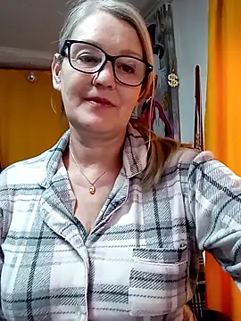 Snapshot of irinamaux chatting on March 27, 8:59 am irinamaux online show from March 27, 8:59 am
