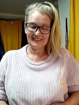 Snapshot of irinamaux chatting on March 27, 10:31 pm irinamaux online show from March 27, 10:31 pm