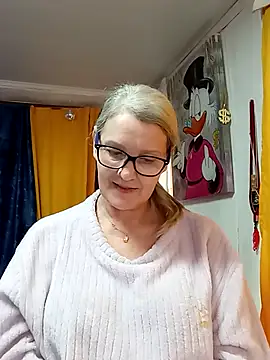 Snapshot of irinamaux chatting on March 28, 10:37 am irinamaux online show from March 28, 10:37 am