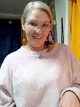 Snapshot of irinamaux chatting on March 31, 5:41 am irinamaux online show from March 31, 5:41 am
