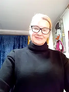 Snapshot of irinamaux chatting on April 1, 5:19 am irinamaux online show from April 1, 5:19 am