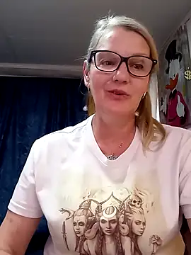 Snapshot of irinamaux chatting on April 1, 1:41 pm irinamaux online show from April 1, 1:41 pm