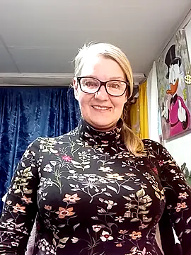 Snapshot of irinamaux chatting on April 2, 4:04 pm irinamaux online show from April 2, 4:04 pm