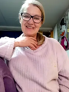 Snapshot of irinamaux chatting on April 4, 2:43 am irinamaux online show from April 4, 2:43 am