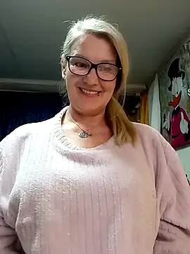 Snapshot of irinamaux chatting on April 5, 7:44 pm irinamaux online show from April 5, 7:44 pm