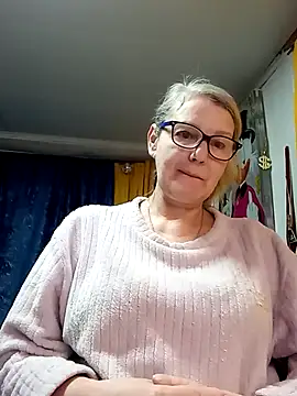 Snapshot of irinamaux chatting on April 8, 2:44 am irinamaux online show from April 8, 2:44 am