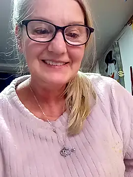 Snapshot of irinamaux chatting on April 9, 7:58 am irinamaux online show from April 9, 7:58 am