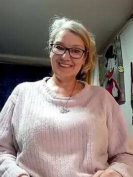 Snapshot of irinamaux chatting on April 10, 4:28 am irinamaux online show from April 10, 4:28 am
