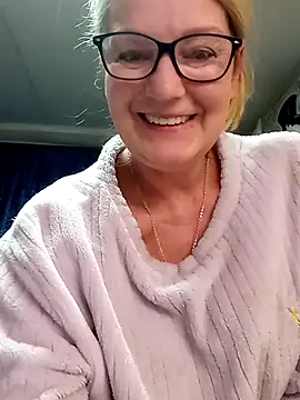 Snapshot of irinamaux chatting on April 11, 12:59 am irinamaux online show from April 11, 12:59 am
