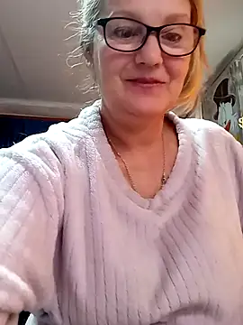 Snapshot of irinamaux chatting on April 11, 8:07 am irinamaux online show from April 11, 8:07 am